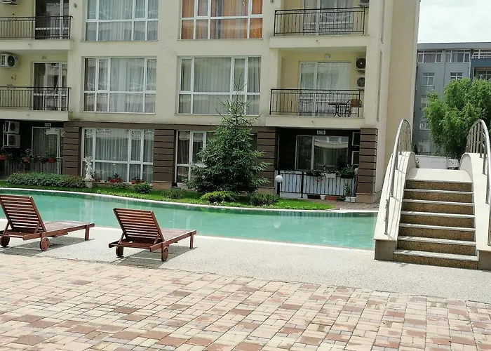 Cozy With Pool In Sunny