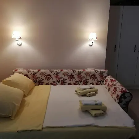 Cozy With Pool In Sunny Apartament